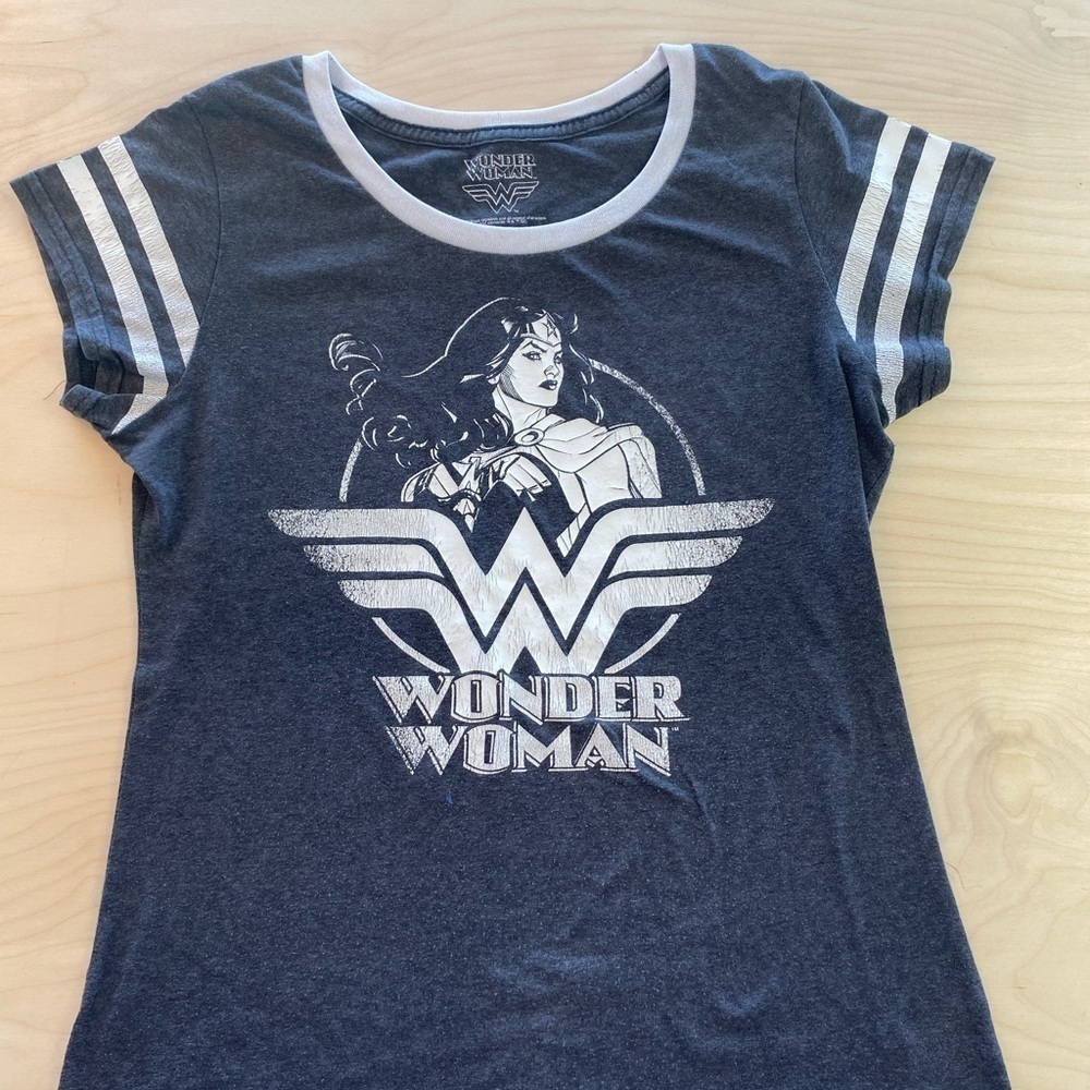 Wonder Woman Tee size 2XL (19) (EP)